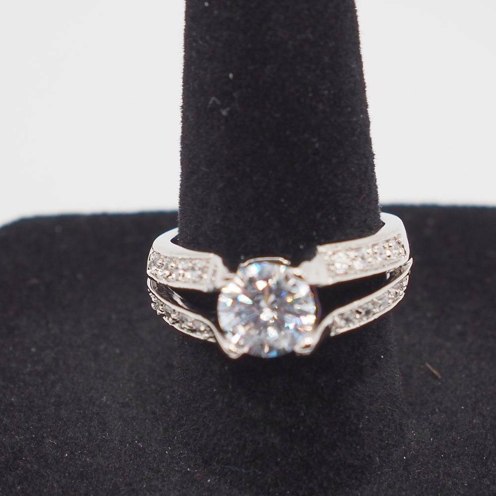 Round Brilliant Solitaire Ring 6 Pave Rhinestone Split Shank Silver Tone Glam